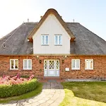 Haus Josias B - Links * Nieblum