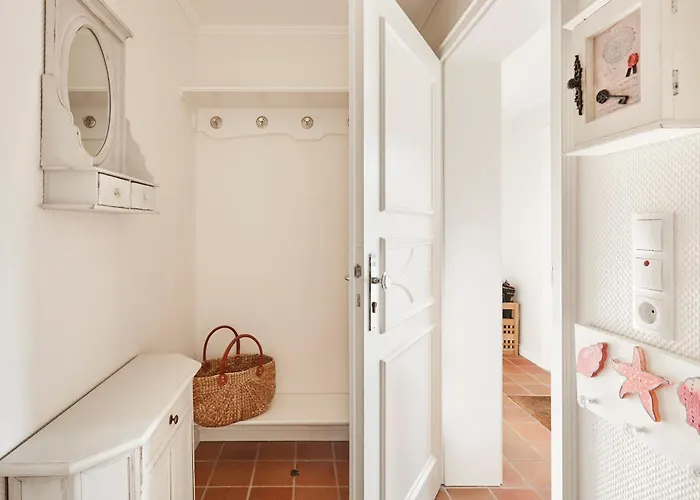 Haus Josias B - Links *